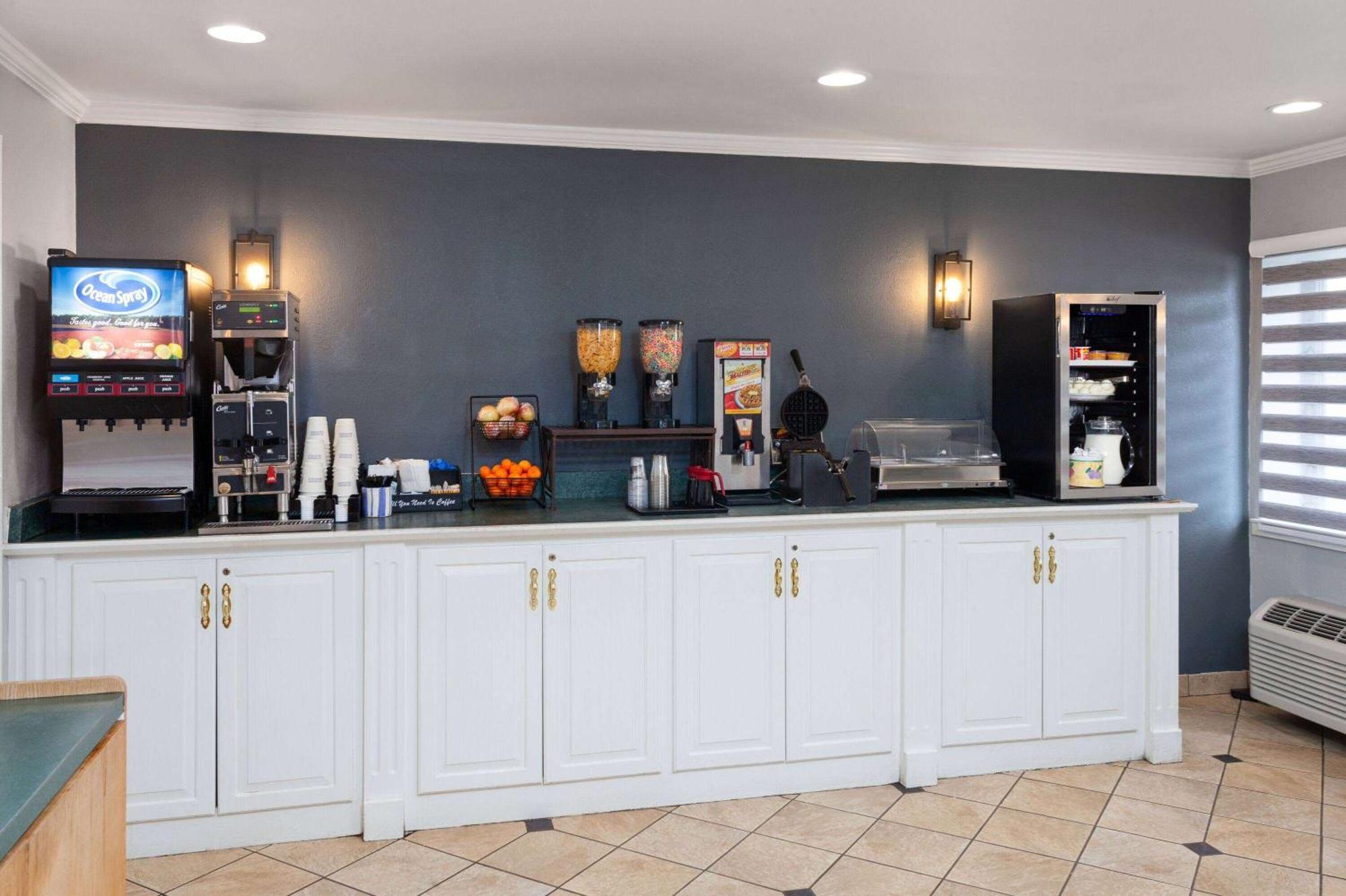 La Quinta Inn By Wyndham Cleveland אינדפנדנס מראה חיצוני תמונה