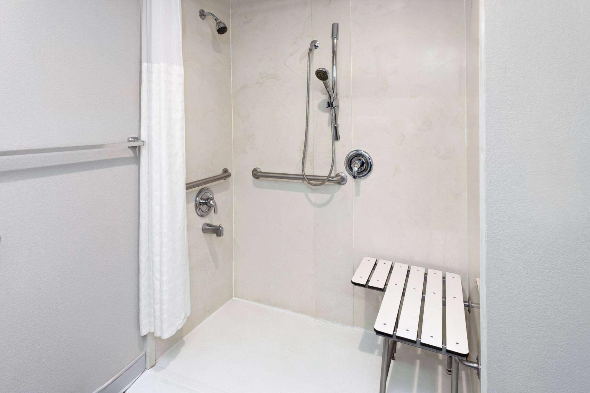 La Quinta Inn By Wyndham Cleveland אינדפנדנס מראה חיצוני תמונה