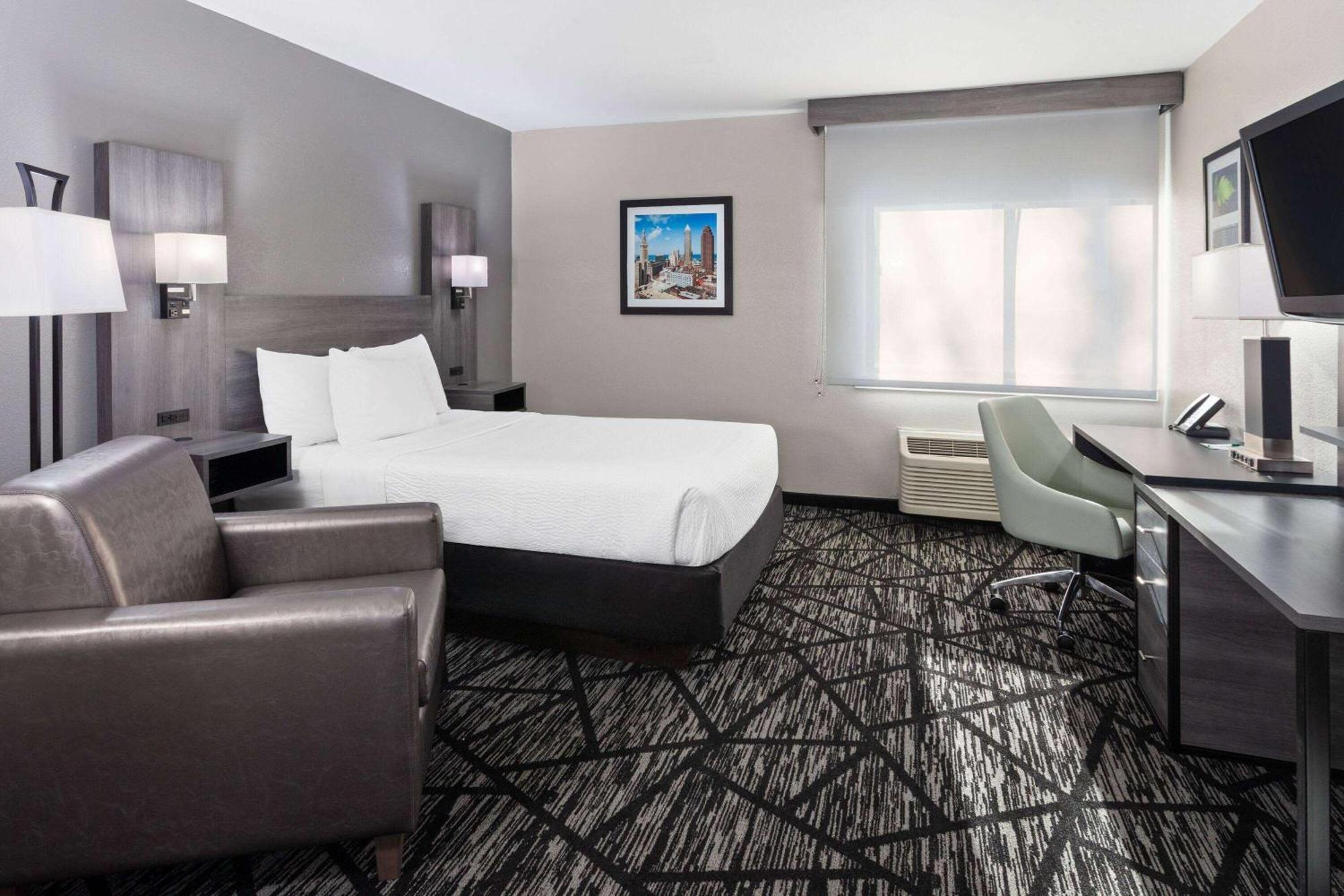 La Quinta Inn By Wyndham Cleveland אינדפנדנס מראה חיצוני תמונה