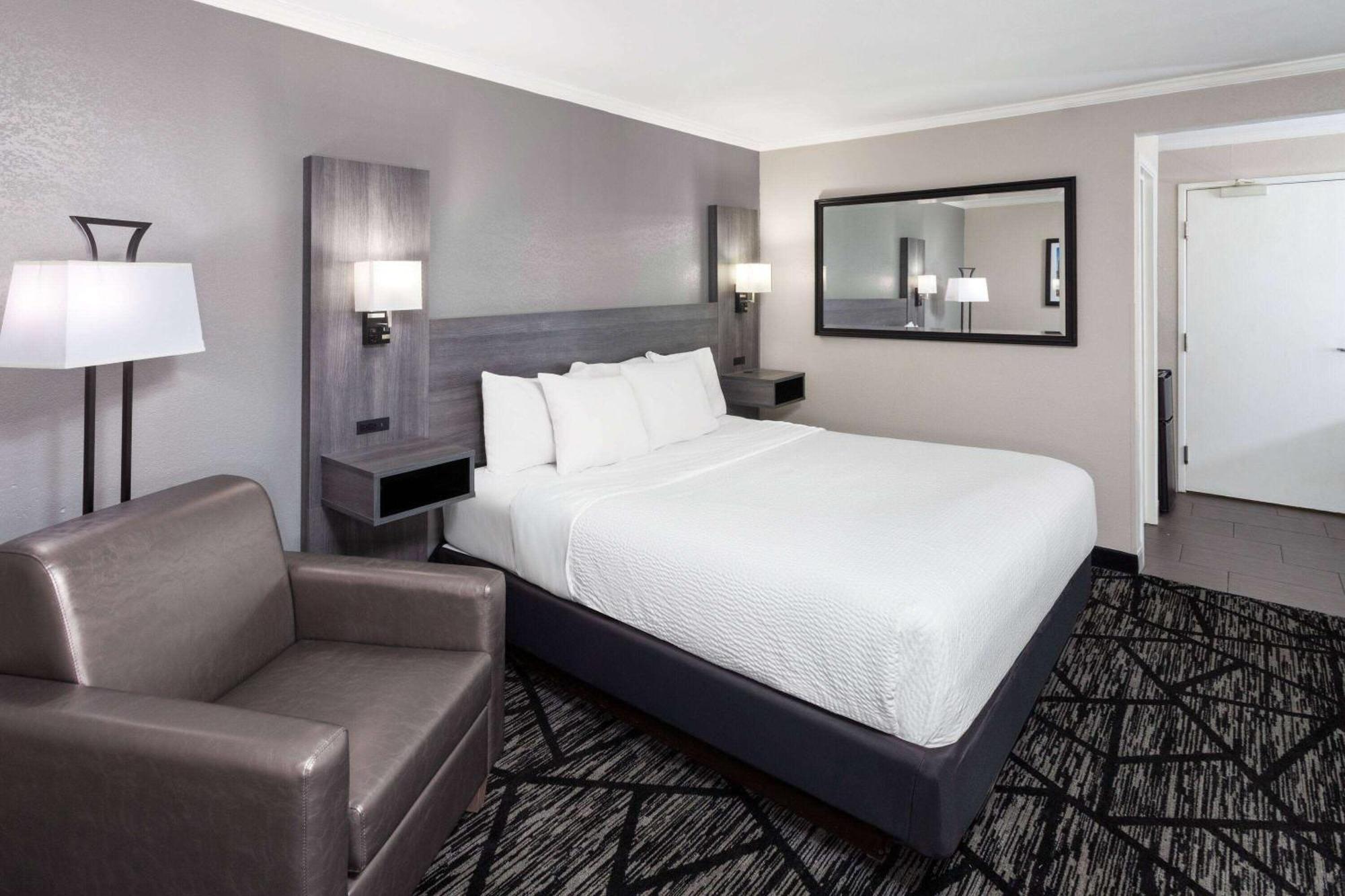 La Quinta Inn By Wyndham Cleveland אינדפנדנס מראה חיצוני תמונה