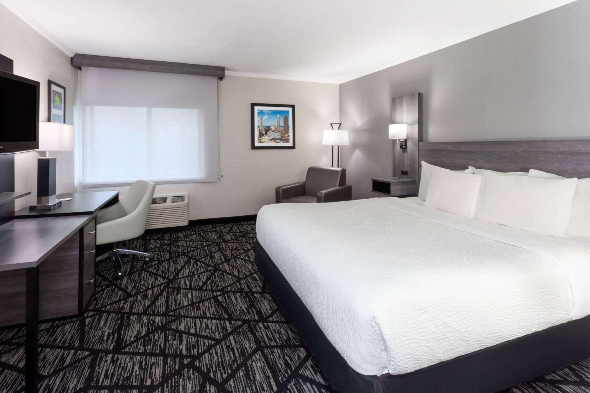 La Quinta Inn By Wyndham Cleveland אינדפנדנס מראה חיצוני תמונה