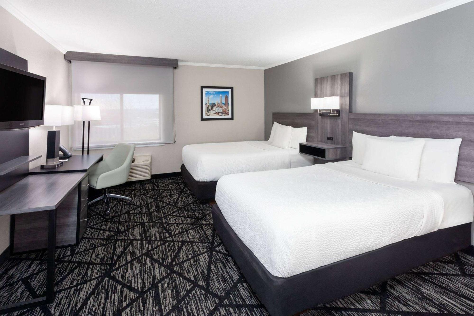 La Quinta Inn By Wyndham Cleveland אינדפנדנס מראה חיצוני תמונה