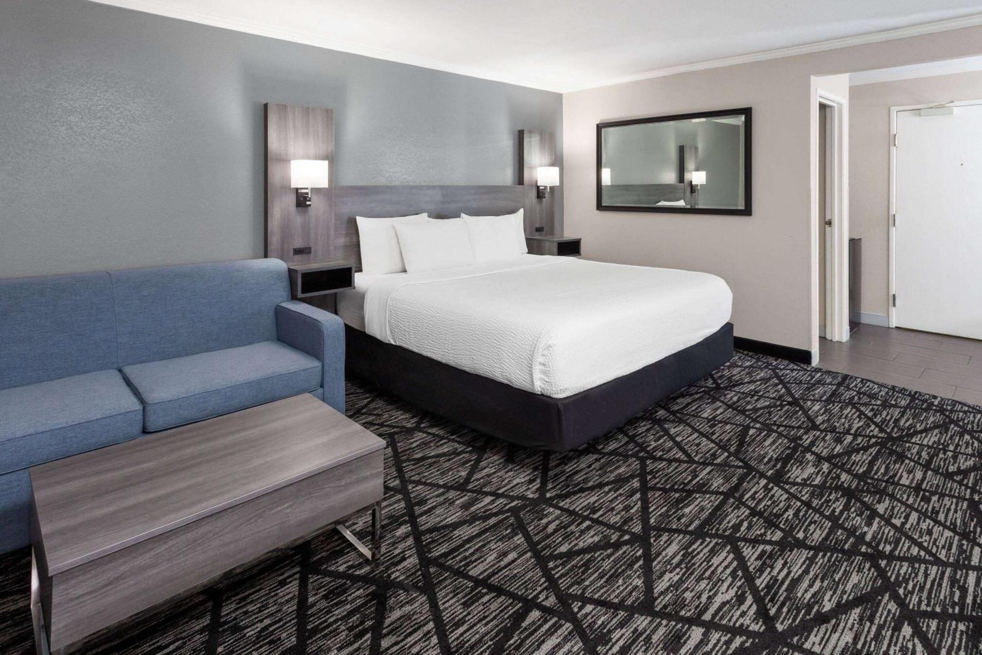 La Quinta Inn By Wyndham Cleveland אינדפנדנס מראה חיצוני תמונה