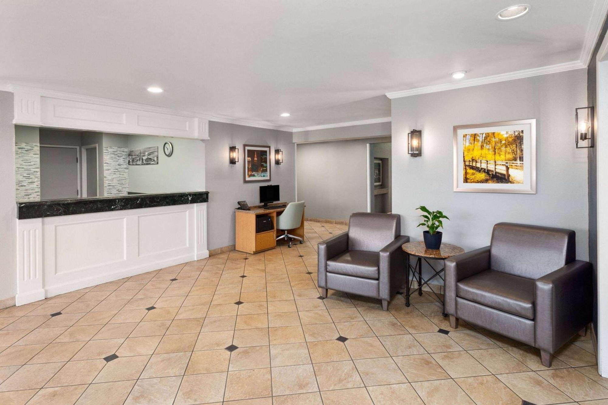 La Quinta Inn By Wyndham Cleveland אינדפנדנס מראה חיצוני תמונה